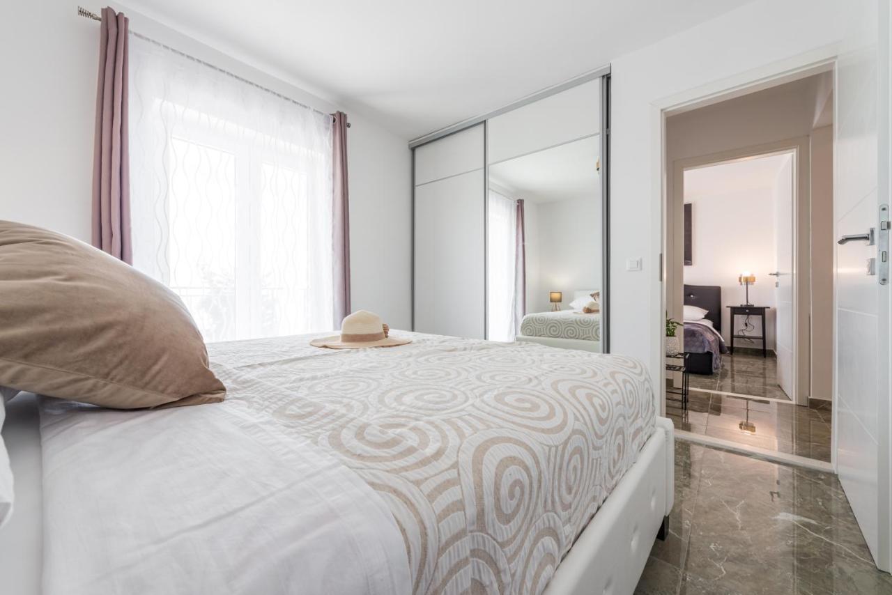 Golden Seaview Holiday Home Млини Екстериор снимка