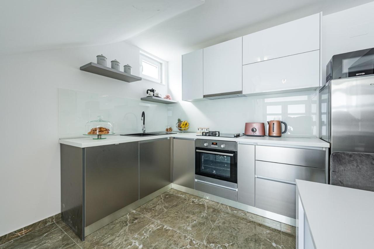 Golden Seaview Holiday Home Млини Екстериор снимка