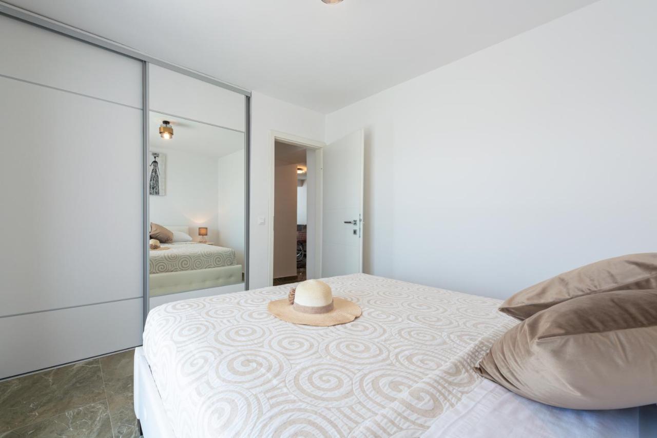 Golden Seaview Holiday Home Млини Екстериор снимка