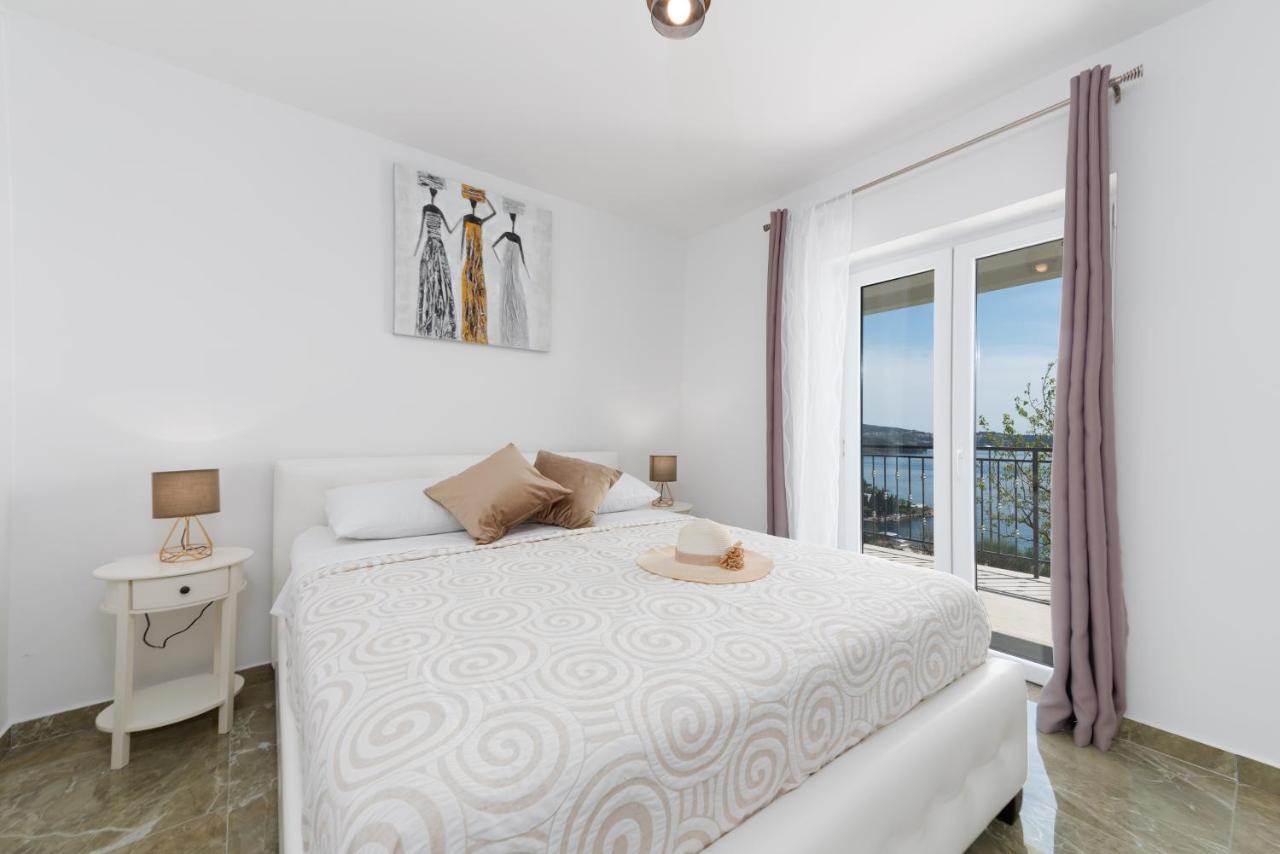 Golden Seaview Holiday Home Млини Екстериор снимка