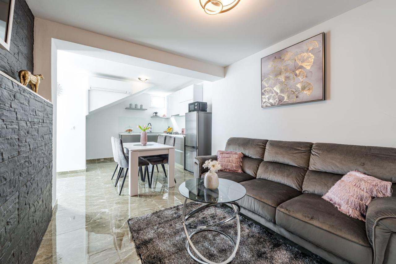 Golden Seaview Holiday Home Млини Екстериор снимка