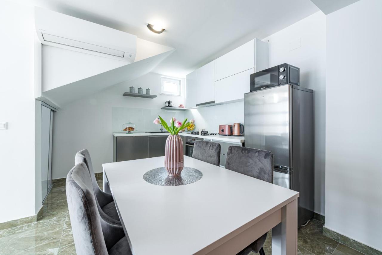 Golden Seaview Holiday Home Млини Екстериор снимка